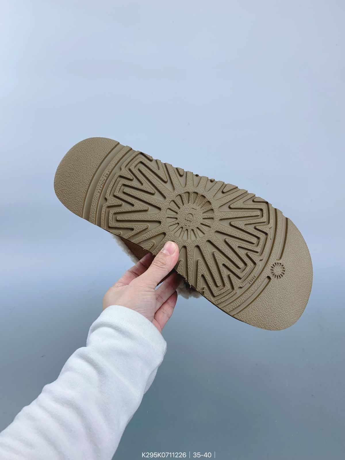 UGGのおしゃれな厚底スノーブーツ