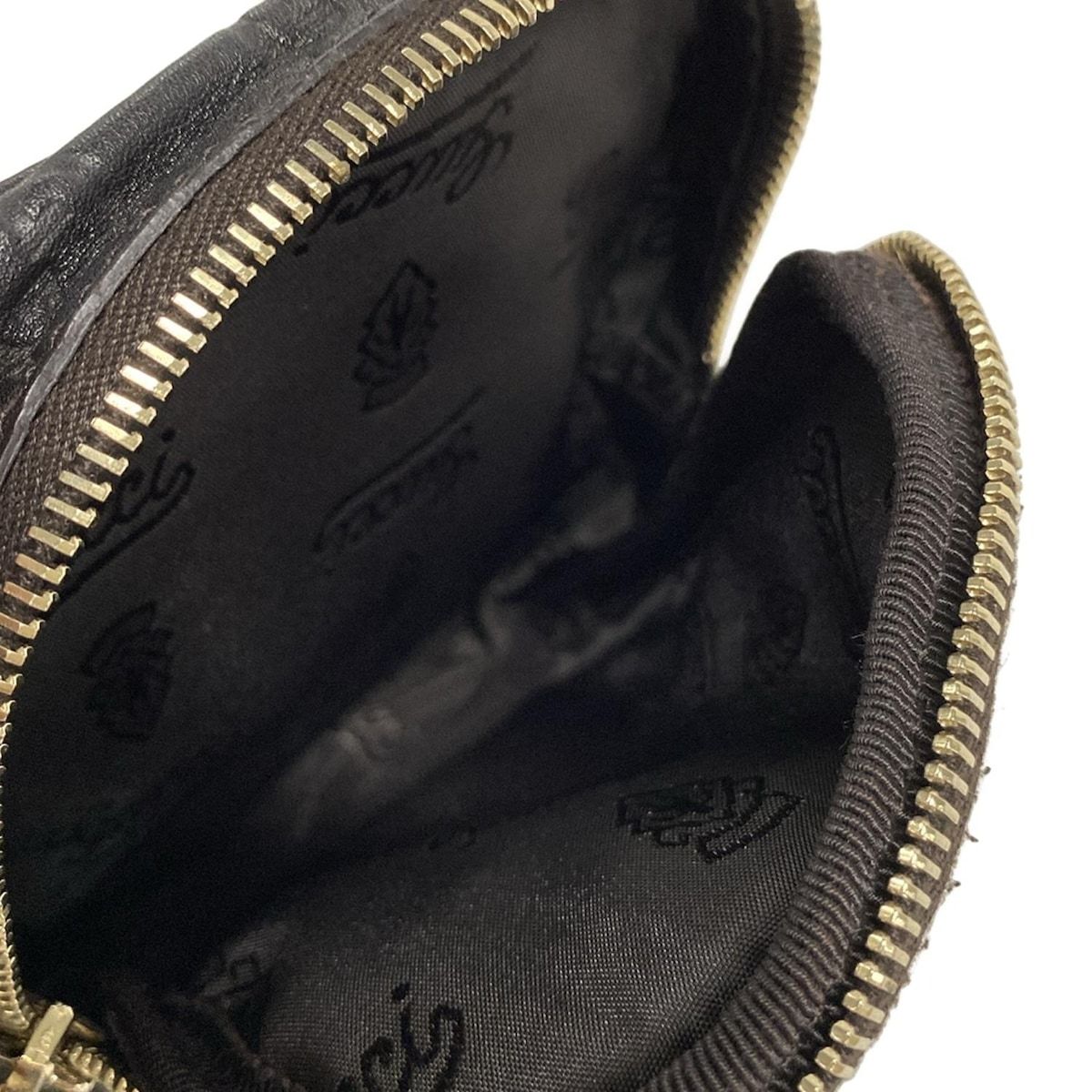 ダークブラウン