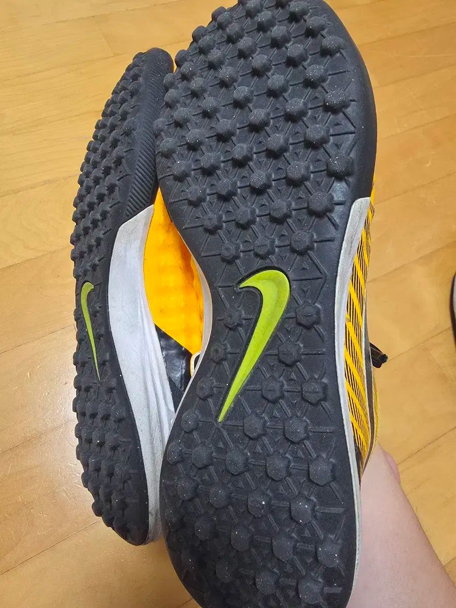 NIKE(ナイキ) マジスタ フィナーレ 2 tf 260 イエロー 黄色