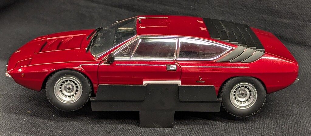 京商 1 18 ランボルギーニ ウラッコ レッドメタリック KS08446R