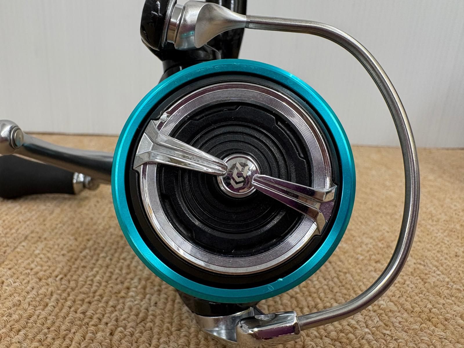 中古品】DAIWA ダイワ リール 19エメラルダス LT3000S-CH-DH