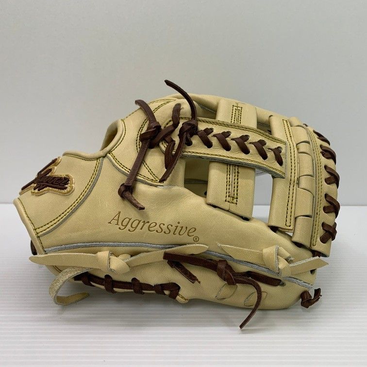 Slugger Aggressive 軟式グローブ ベージュ/黒 Slugger Aggressive 軟式グローブ ベージュ/黒 グローブ - 野球用品