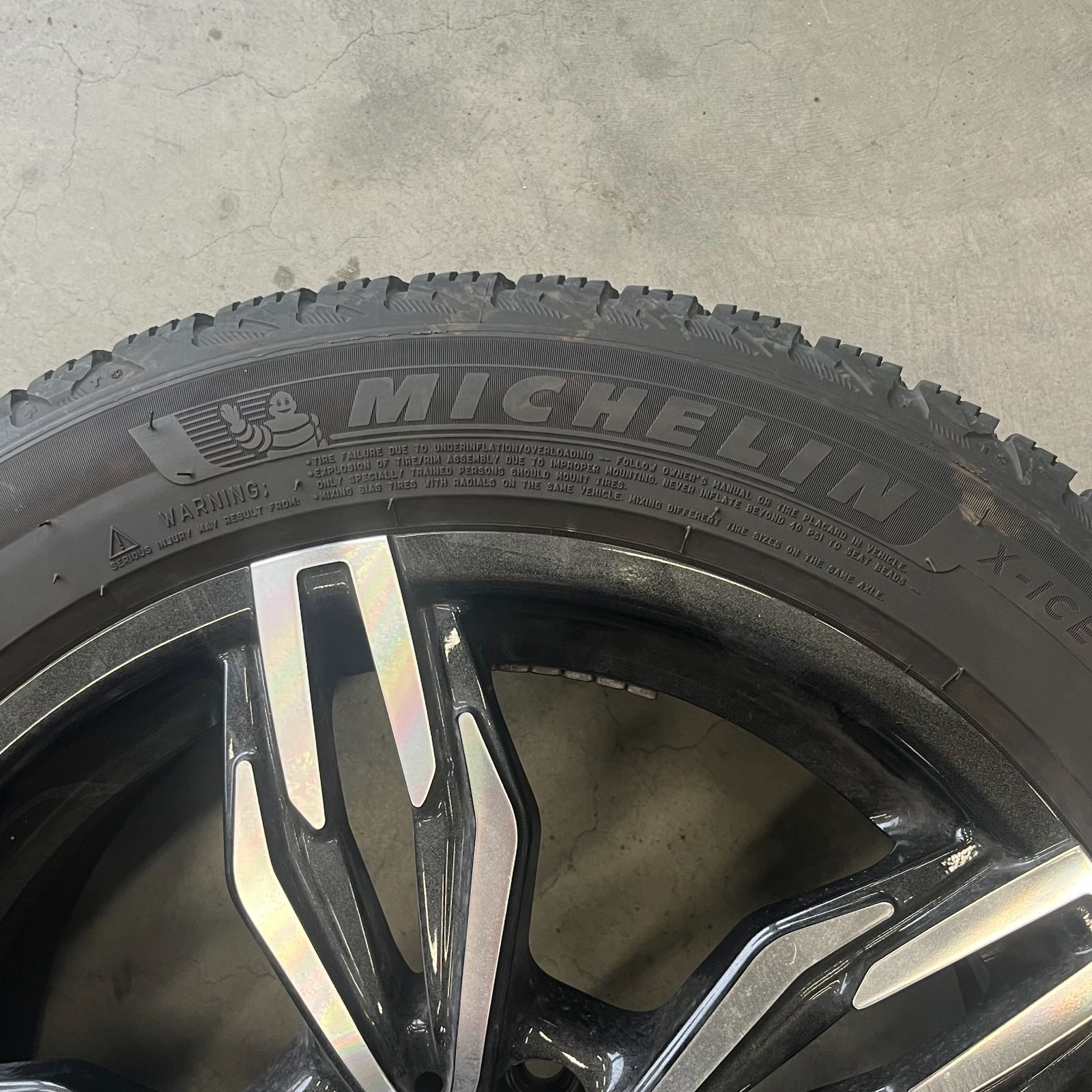 小粋な アウディＡ４等 225 55 17インチ スタッドレスタイヤ アルミホイール C-83