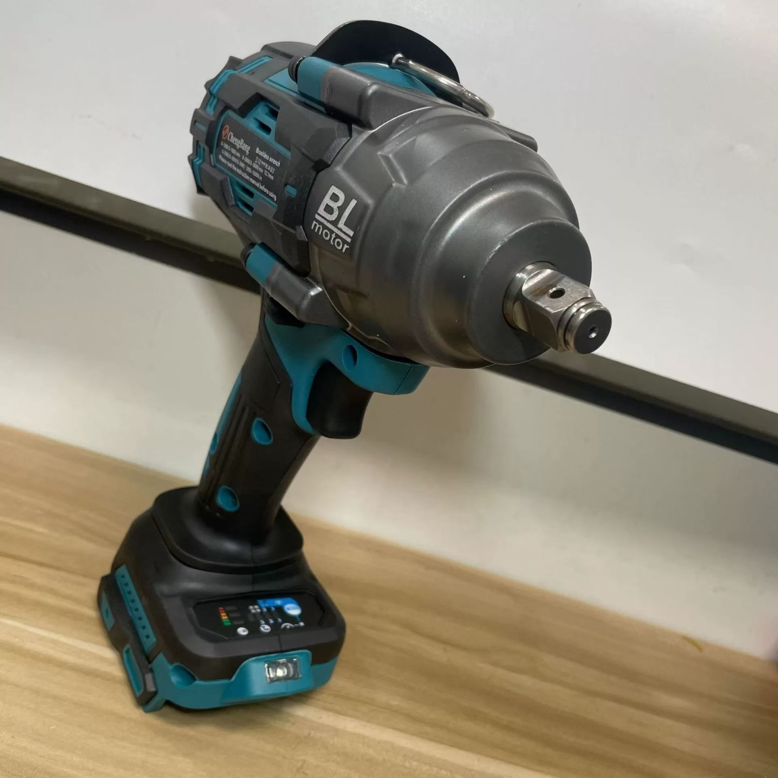 ブラシレスモーター搭載