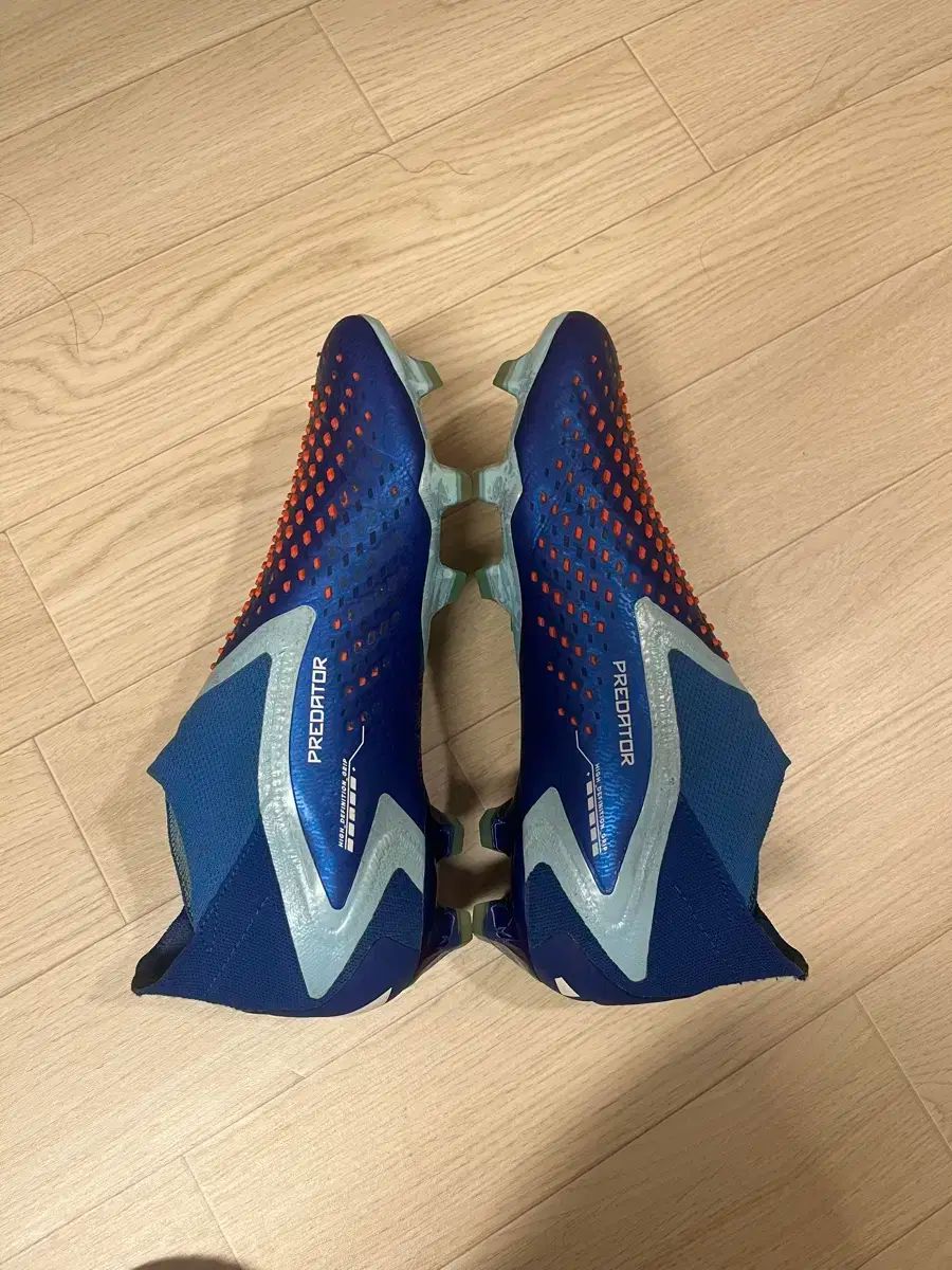 アディダス プレデター