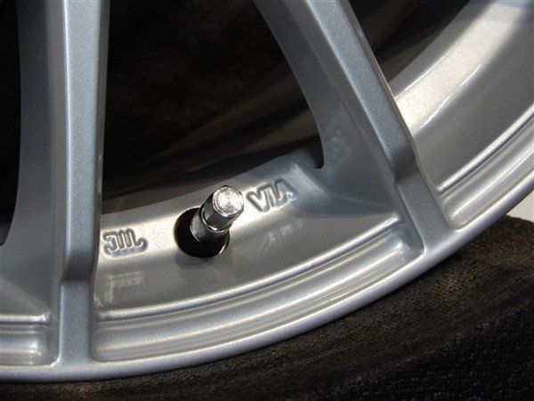 17インチ 未使用4本セット(7.0J 5穴114.3 ＋48 BP) タイヤ215/45R17付 セレナ C25/C26/C27 ランディ 数量限定特価 （W2257） 中古 17インチ スタッドレスタイヤ・アルミホイール 215⁄55R17 7.0J