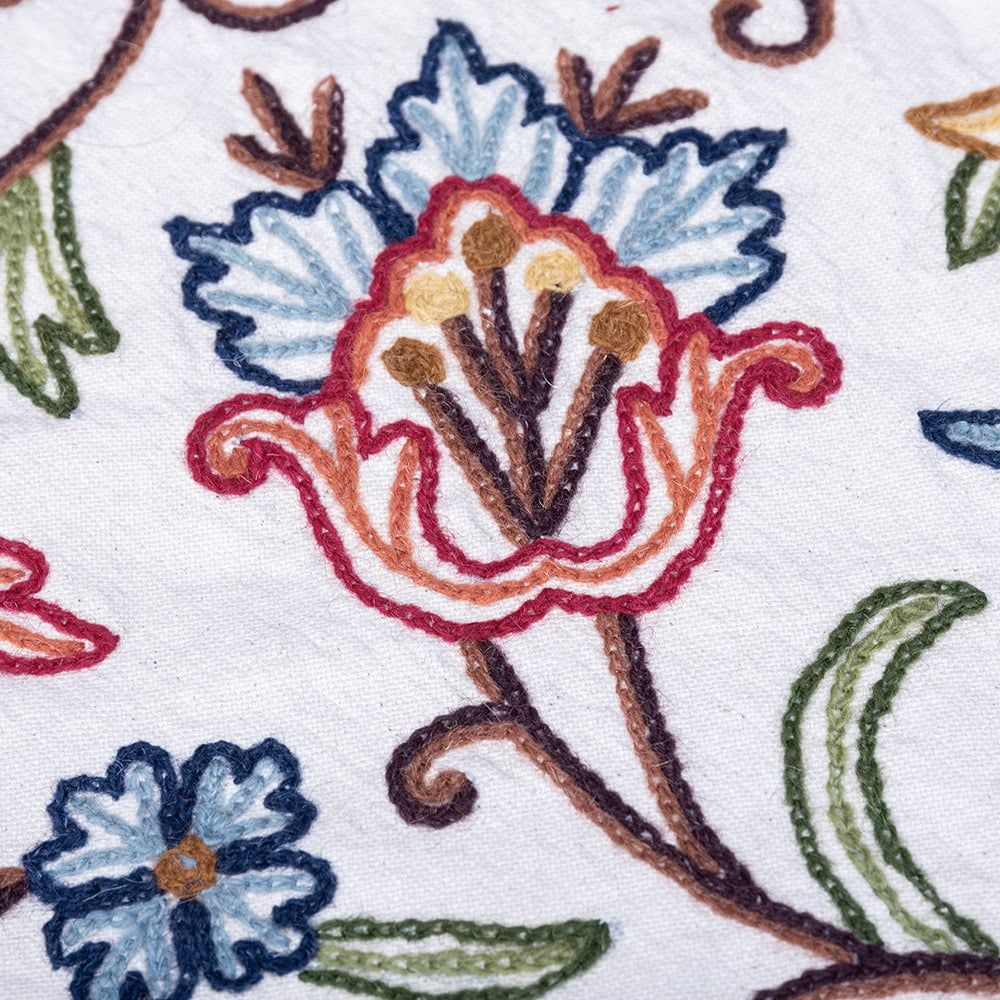 ウール刺繍糸による贅沢な刺繍〔約127cm〕 |
