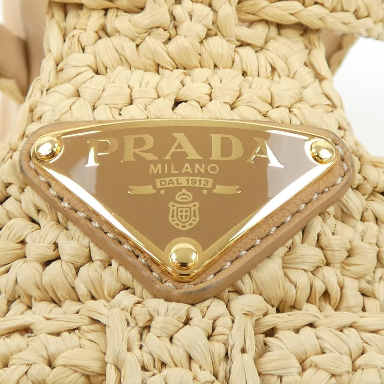 PRADA トライアングルロゴ