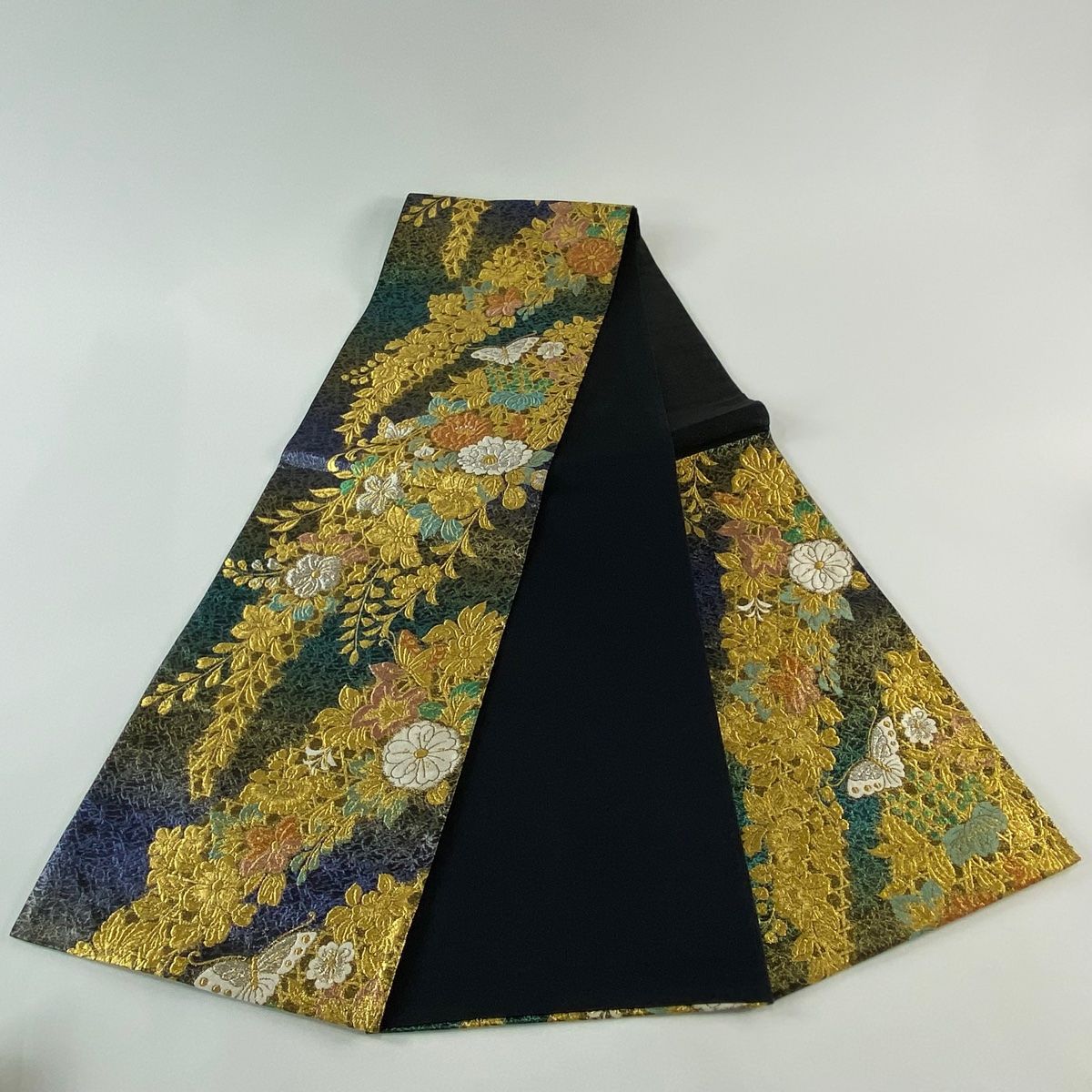 美品】 袋帯 秀品 草花 蝶 金銀糸 刺繍 灰緑 六通 正絹 【中古