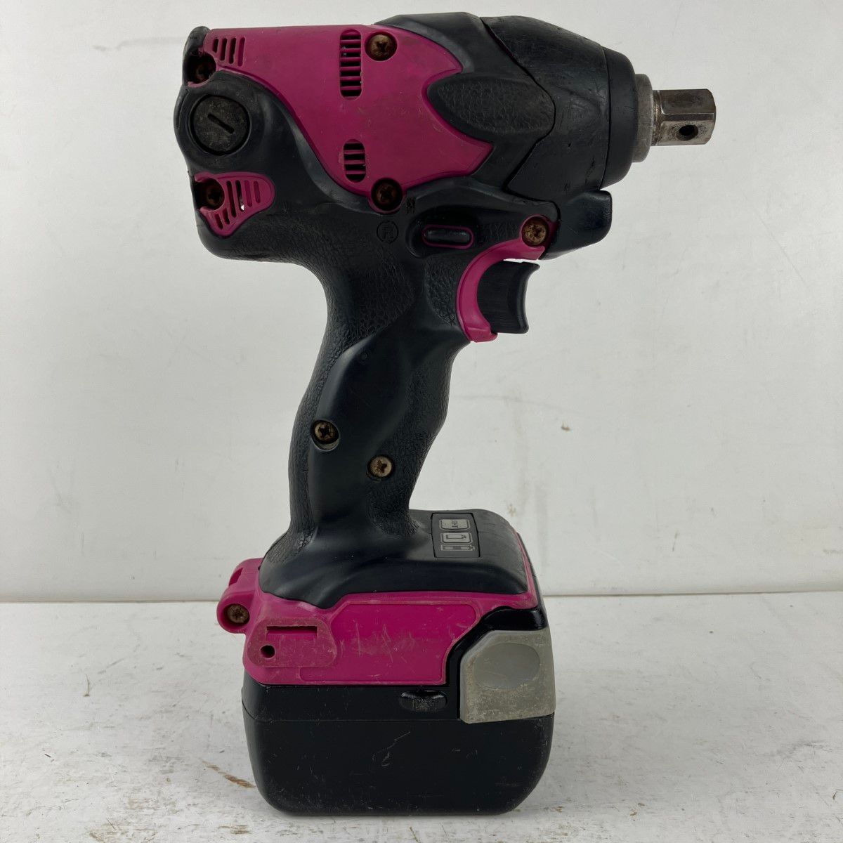 ЗЗHITACHI 日立 14.4v 12.7mm インパクトレンチ 型番不明 ショッキングピンク