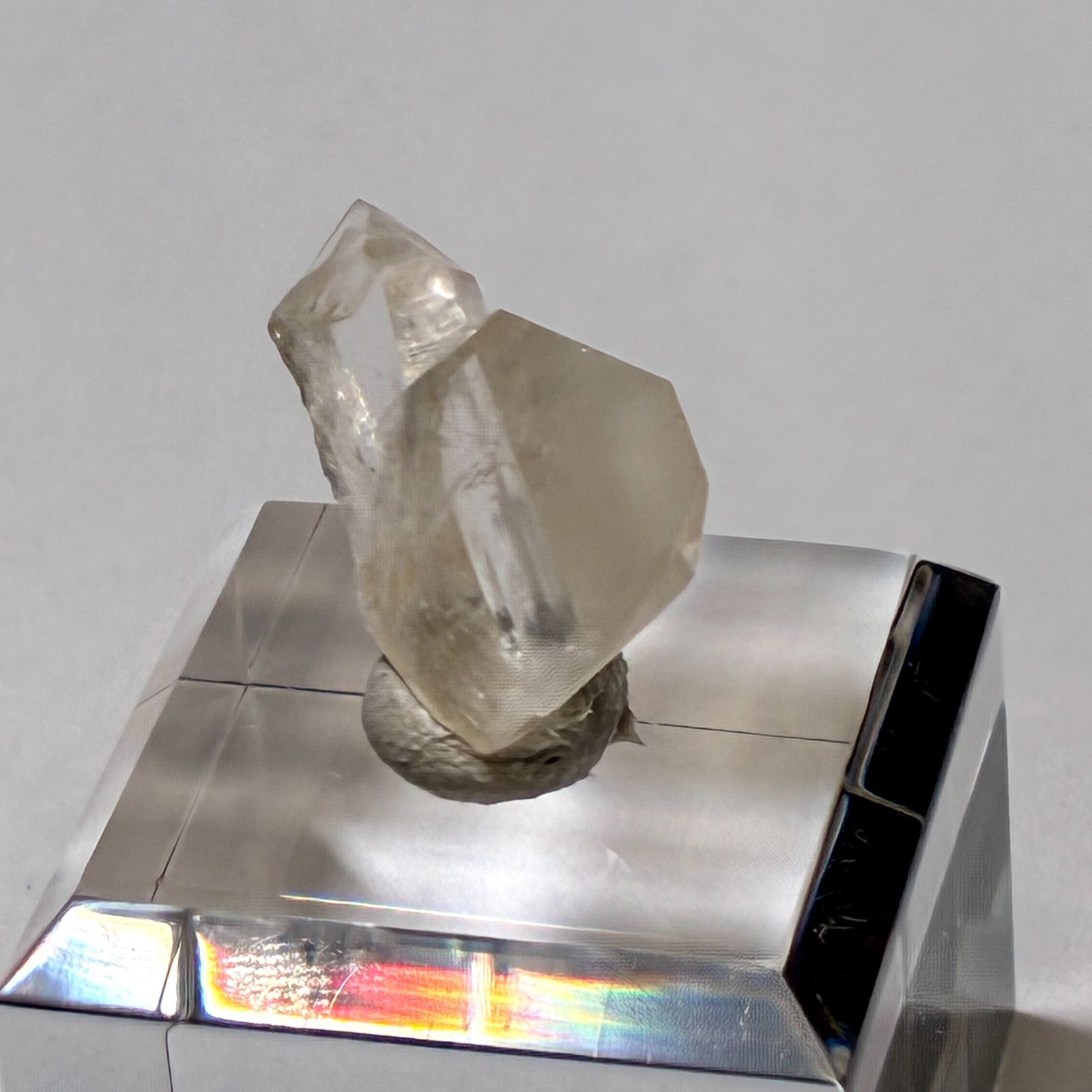 洗練された 長崎県五島市奈留島産日本式双晶 原石 鉱物 天然石 パワーストーン No.1658