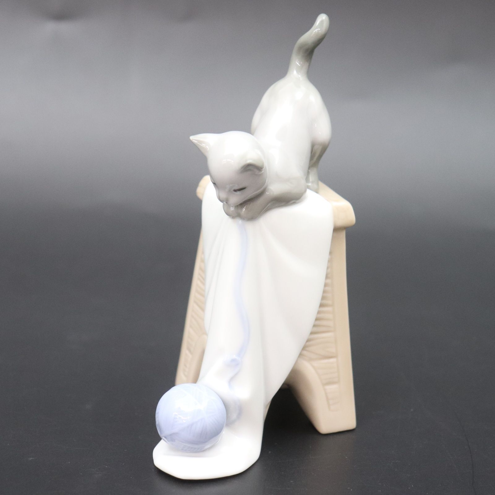 IT5HTA02QM50 NAO ナオ 子猫のいたずら ネコ 毛糸玉 リヤドロ姉妹ブランド 陶器 陶磁器人形 オブジェ フィギュリン インテリア 飾り コレクション