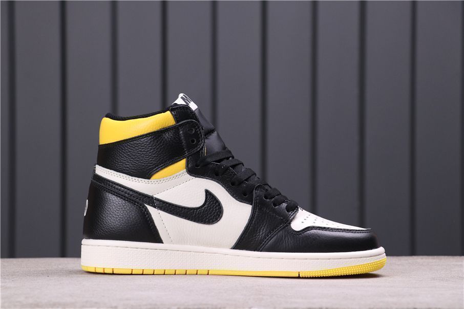 NIKE エアジョーダン1 レトロ　ハイ　OG バーシティ　メイズ 7111fKfiXpL._UY300_.jpg