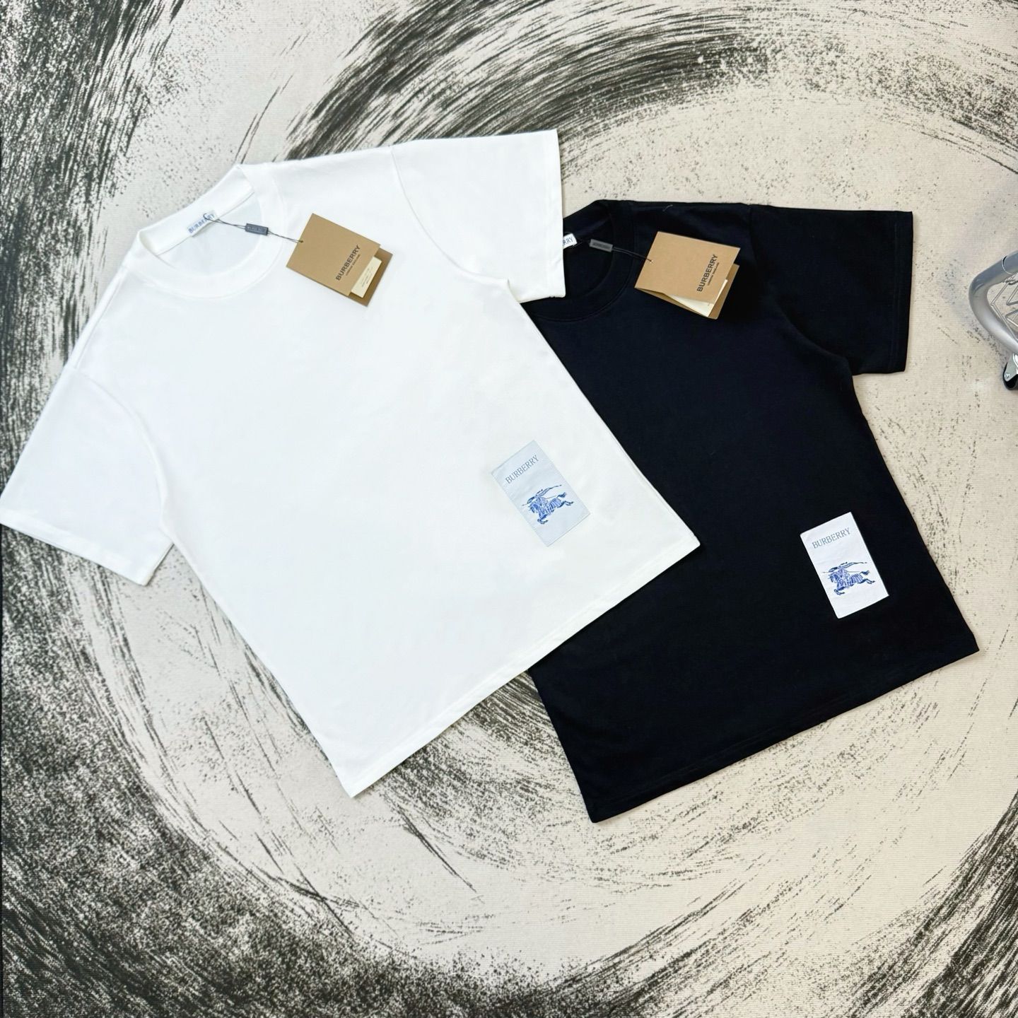 今日特価】BURBERRY Horseferry Patchwork T-Shirt - メルカリ