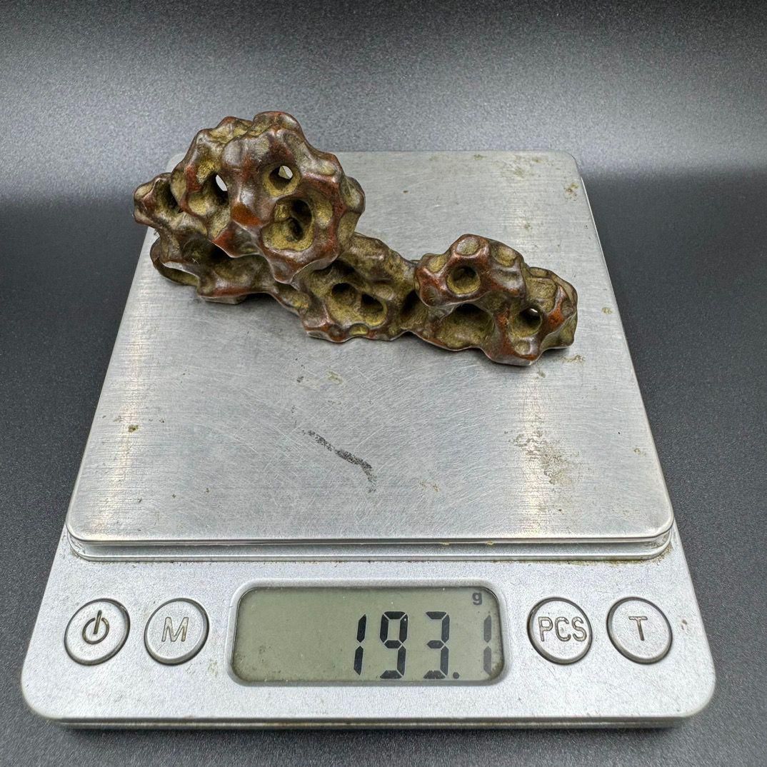 銅製 山透かし彫り筆架 石彫 置物 装飾品 工芸品 書道具 文房具 銅製 山透かし彫り筆架 石彫 置物 装飾品 工芸品 書道具 文房具
