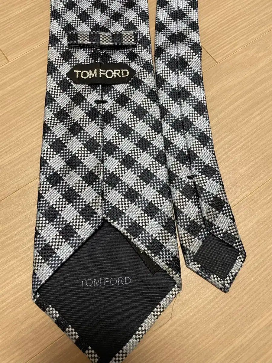 TOM FORD トムフォード チェック柄ネクタイ 100%シルク TOM FORD (トムフォード) シルク100％ 総柄 ネクタイ TFSTN001SPP53