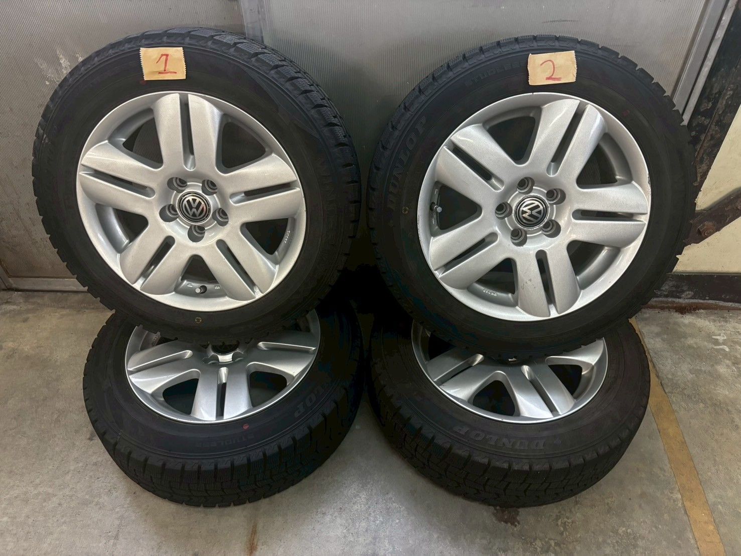 フォルクスワーゲン ポロ TSI ハイラインマスター 6RCJZ スタッドレスタイヤ 純正アルミホイール 185 60 15４本セット み