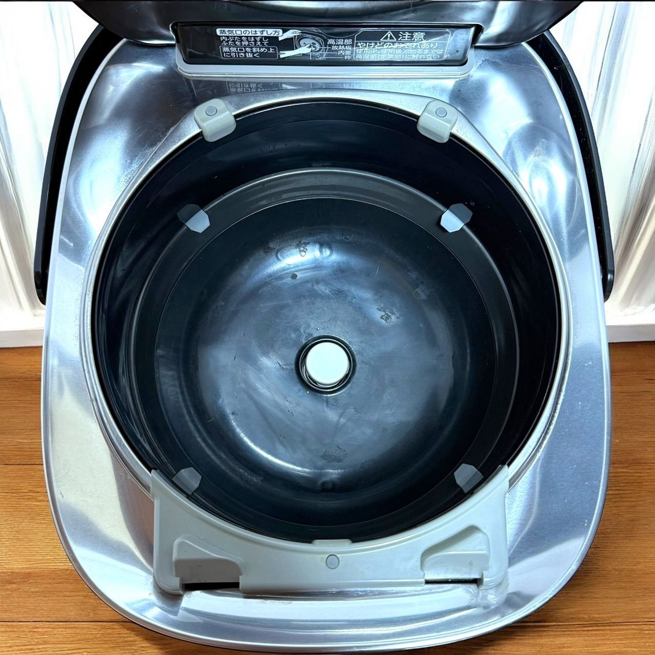 TOSHIBA RC-10VXT 炊飯器 ブラック ☆TOSHIBA / 東芝 真空圧力IH RC-10VXT(K) [グランブラック