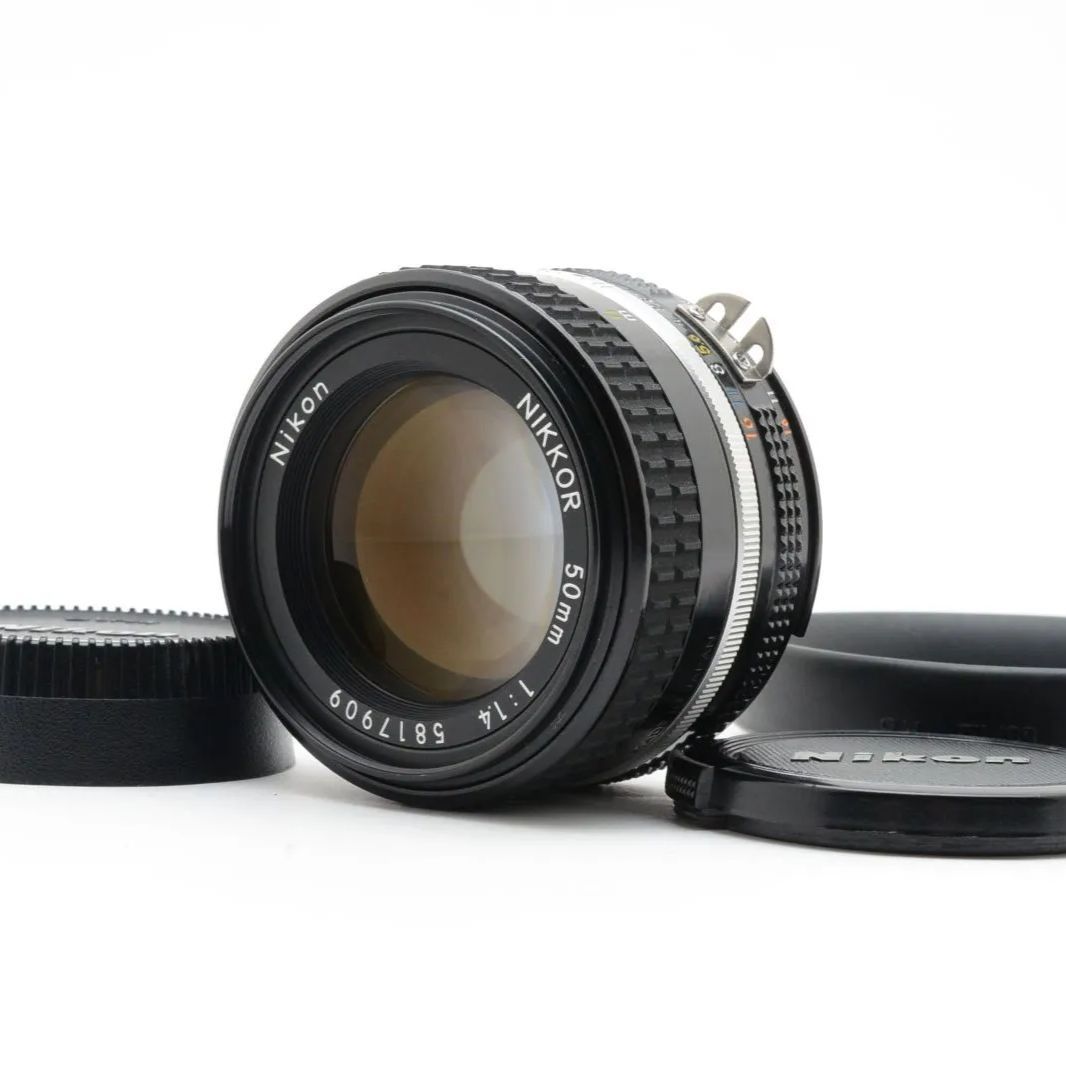 美品・フード付 Nikon Ai-s Nikkor 50mm f/1.4 標準MFレンズ（HR-2