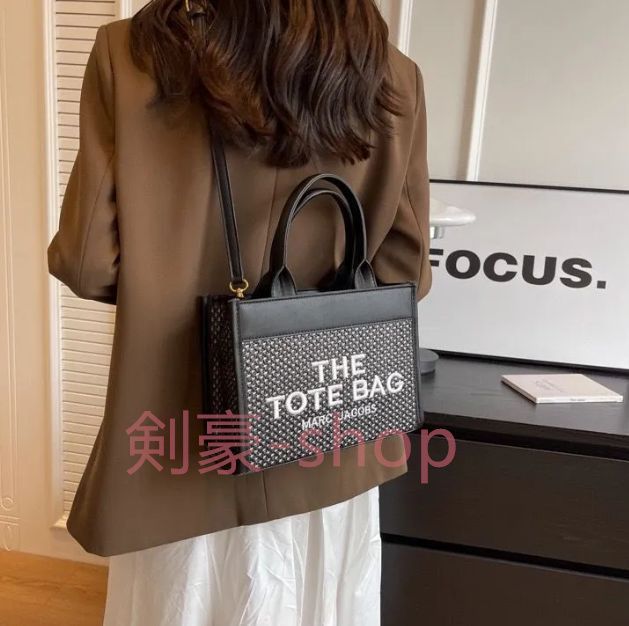 未使用] マークジェイコブス Marc Jacobs バッグ トートバッグ the traveler tote bag グラフィック ロゴ トート  ショルダーバッグ 斜め着用 ラフィア編み M-027 - メルカリ