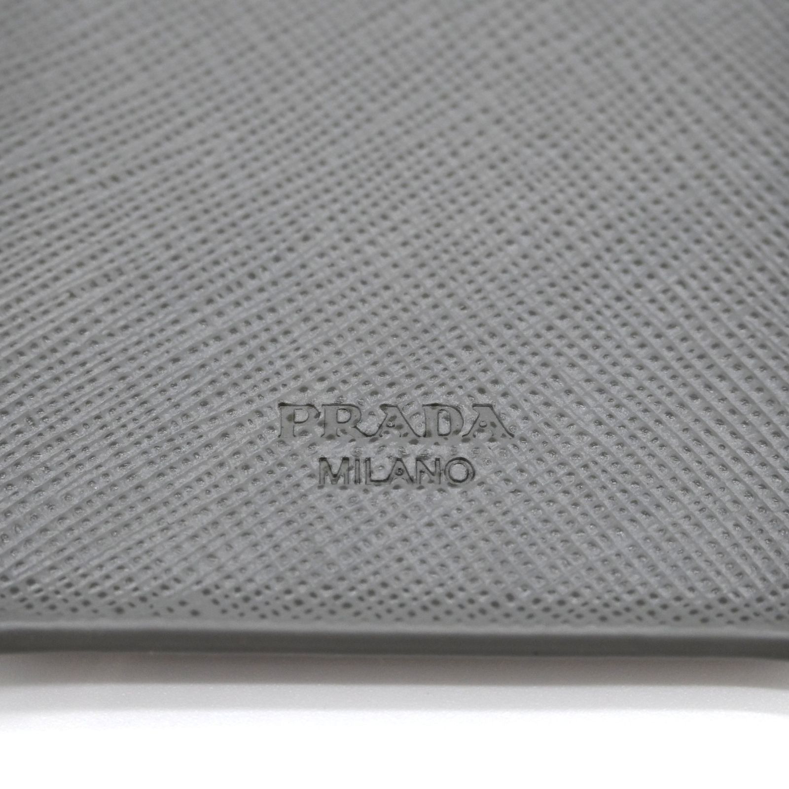 ててPRADA プラダ　iPhoneケース　グレー　iPhone11pro PRADA プラダ iPhone 11Pro 専用ケース グレー（17572） - メルカリ