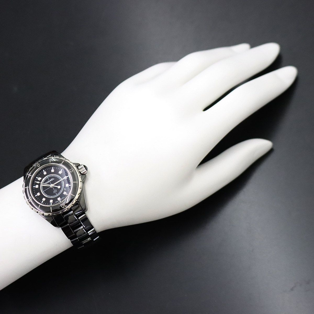 シャネル CHANEL J12 33mm H1625 レディース 腕時計 12P ダイヤ デイト ブラック セラミック クォーツ ウォッチ  90232681 - メルカリ