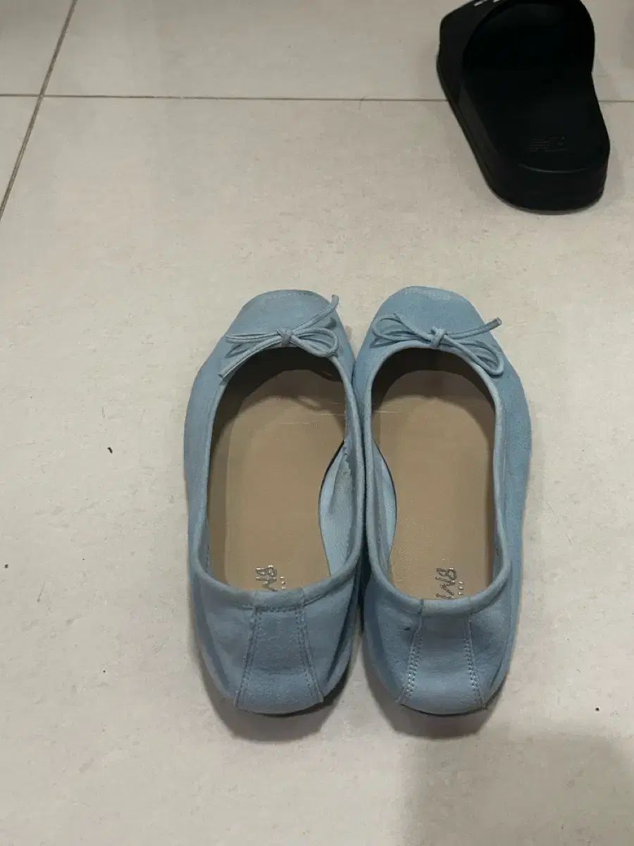 フラットシューズ