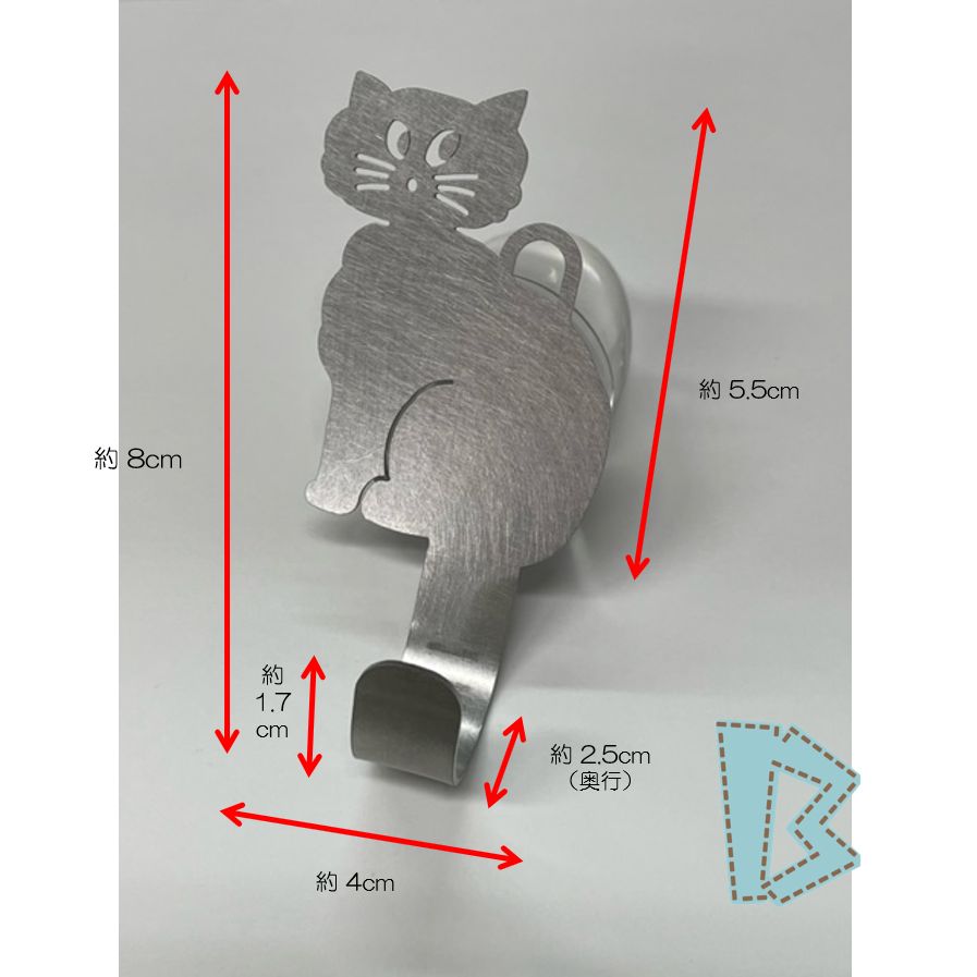 猫のしっぽ フシギな体勢で自分の「しっぽ」を追いかける猫 「難易度高め
