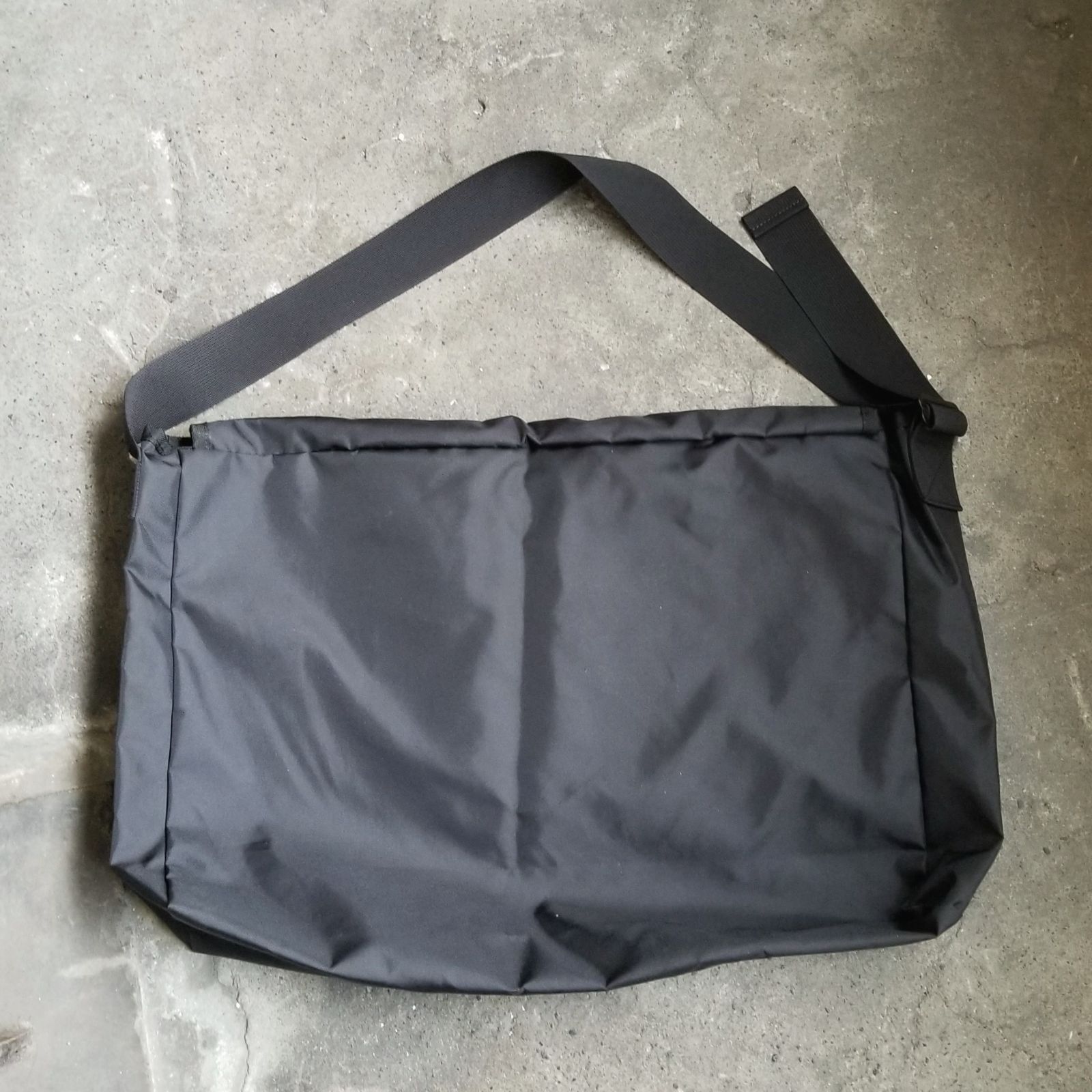 希少　COMME des GARÇONS コムデギャルソン メッセンジャーバッグ コムデギャルソンCDG ショルダー・メッセンジャーバッグ