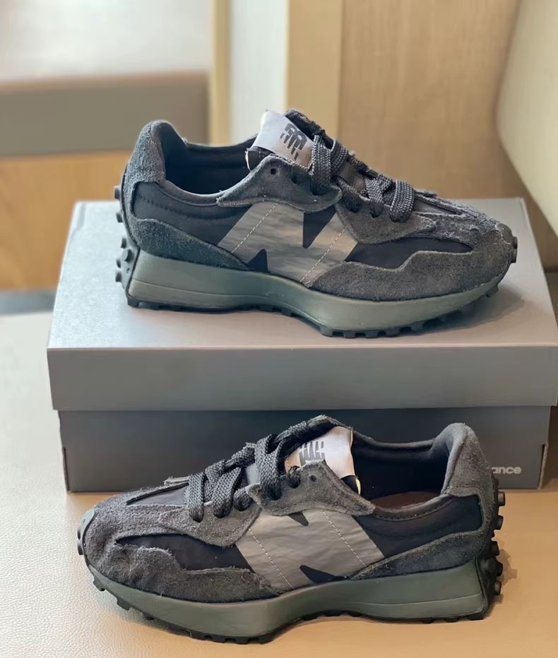 レディース New Balance ニューバランス 327 ブラックサムライ レトロなローカット カジュアルランニングシューズ