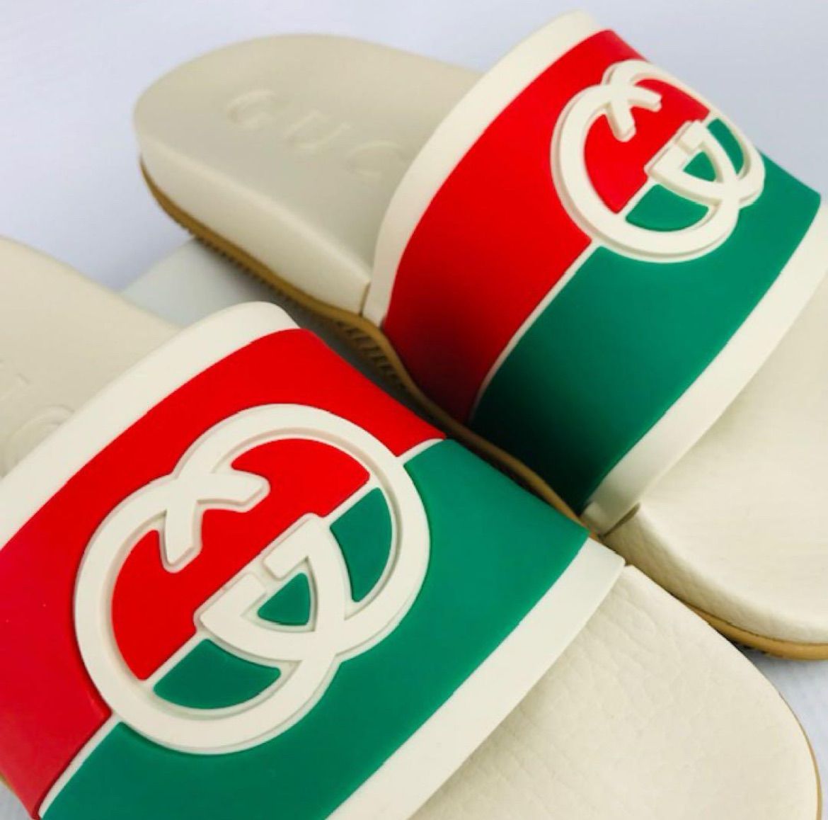 新品未使用☆GUCCI・グッチ レディース エンボス加工GGインター