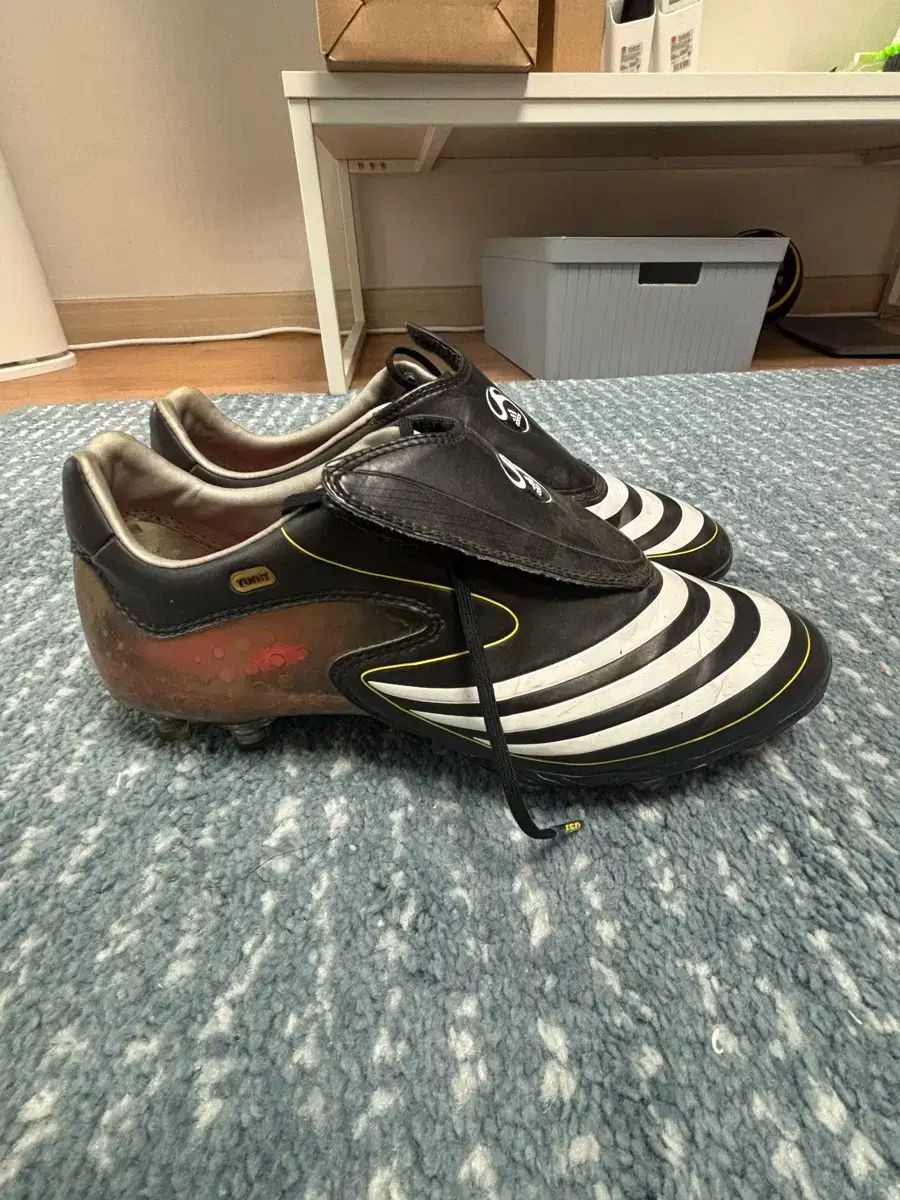 アディダス F50