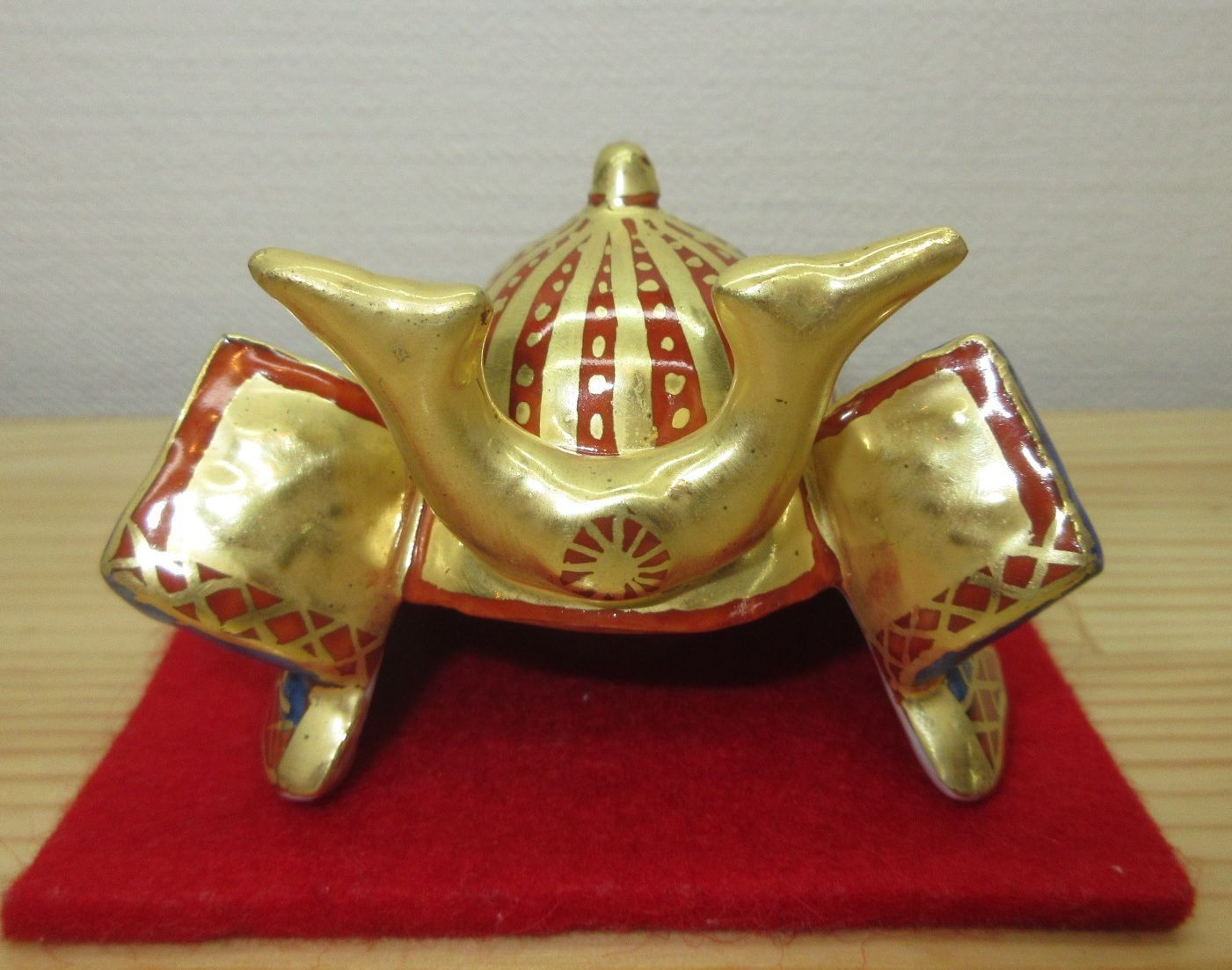 送料込【逢絢亭・新品】茶道具 蓋置 京焼 金襴手 兜の形 平安昭阿弥 共箱入り 逢絢亭・新品】茶道具 蓋置 京焼 金襴手 兜の形 平安昭阿弥 高野