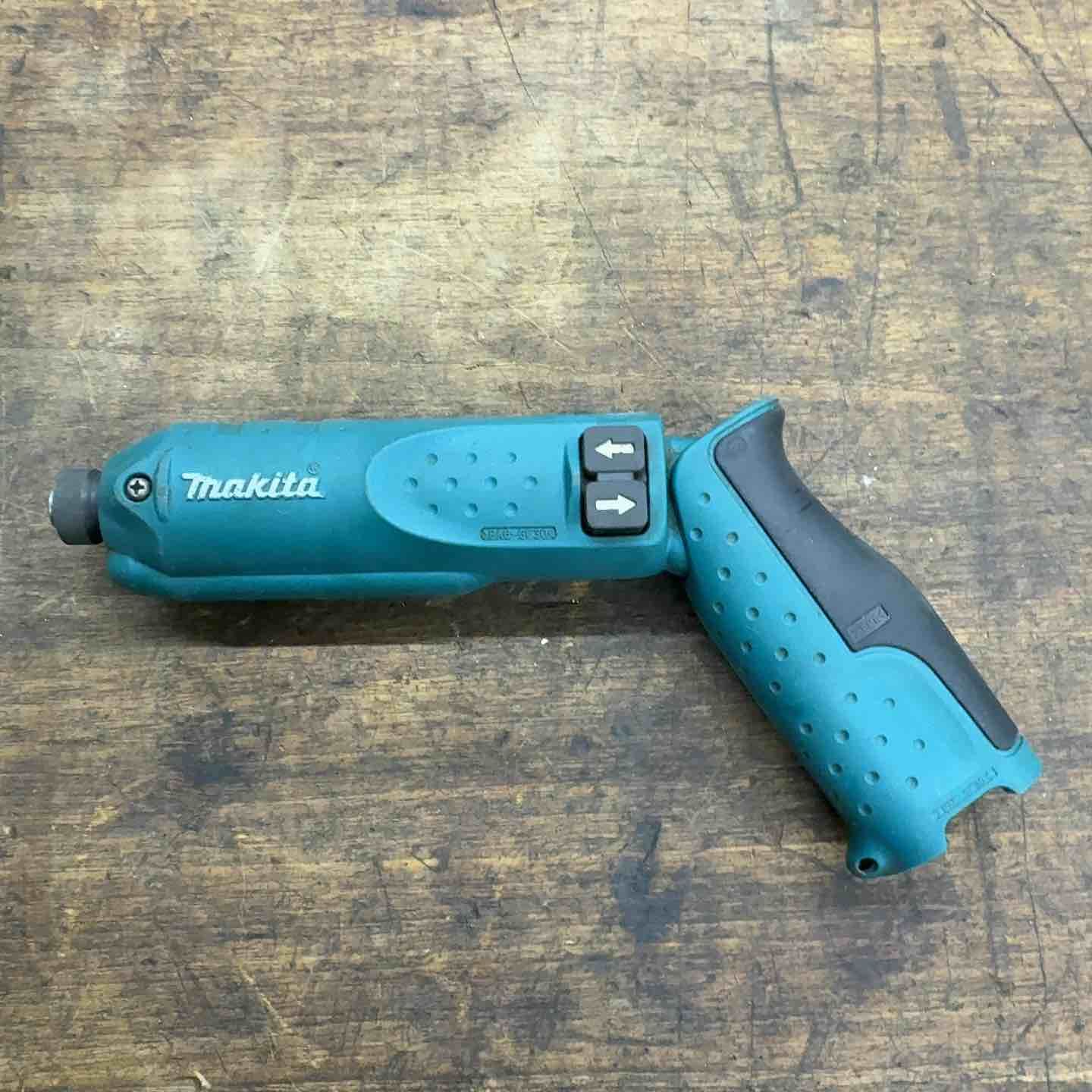 へんてこな物 マキタ 8口充電器 BCC01 A-78346の通販｜バッテリー・充電器