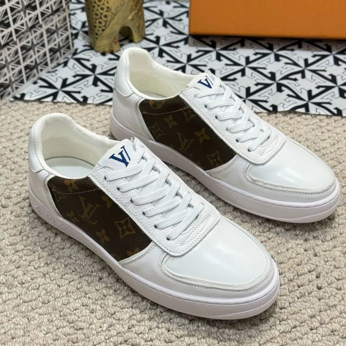 【LOUIS VUITTON】最新型ssスニーカー