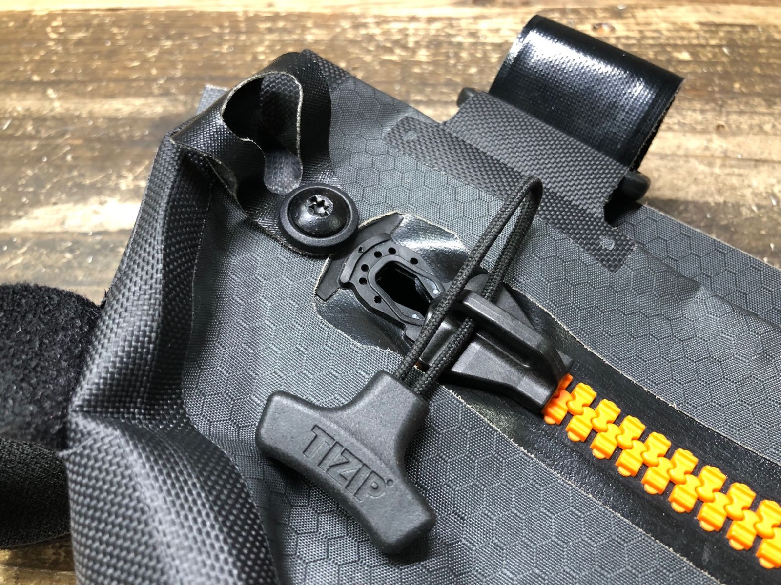 フレームバッグ グレー