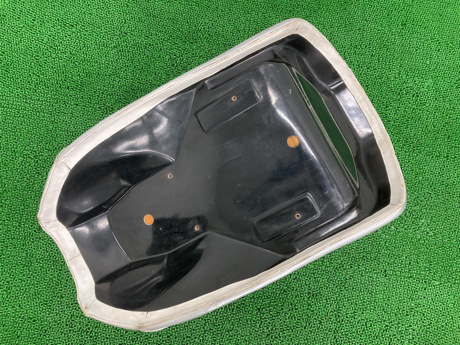 アクロス製マジェスティ250 フロントシート 銀 社外 バイク 部品 SG03J 