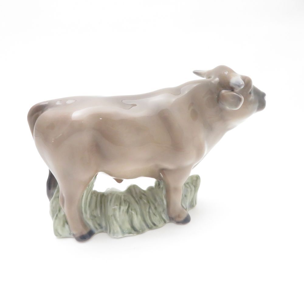 ロイヤルコペンハーゲン フィギュリン  牛 ロイヤルコペンハーゲン フィギュリン 「Boy with calf」牛飼い