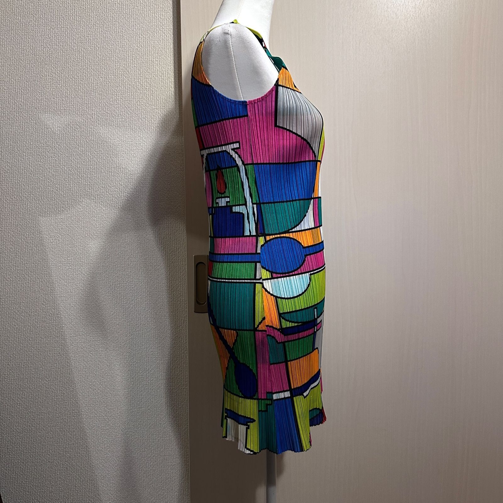 PLEATS PLEASE ステンドグラス ノースリーブワンピース サイズ3 1箇所穴あり HR0274