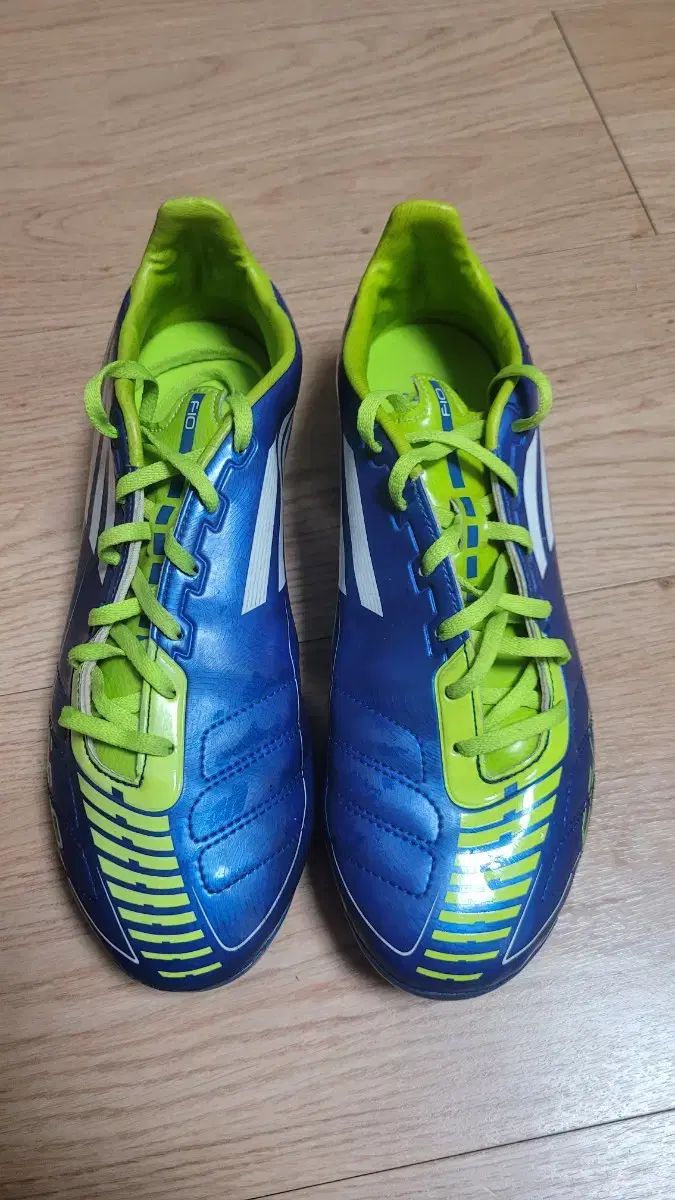 【雷市場（ポンジャン）商品韓国直送】サッカーシューズ