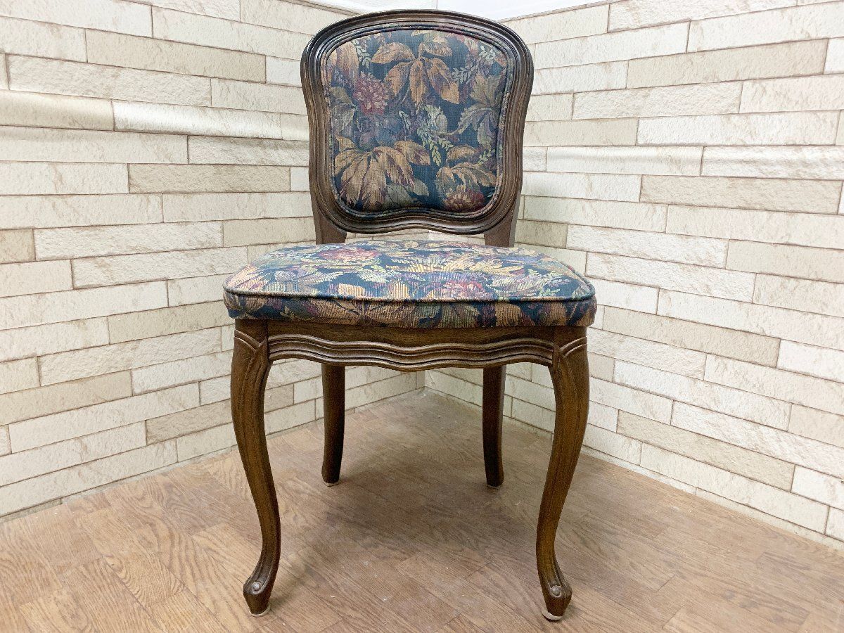 花柄木製椅子　1脚　カンティーニュ タック Vita 背付き和座敷チェア 2脚組 花柄 TAN-833-2 畳の上で