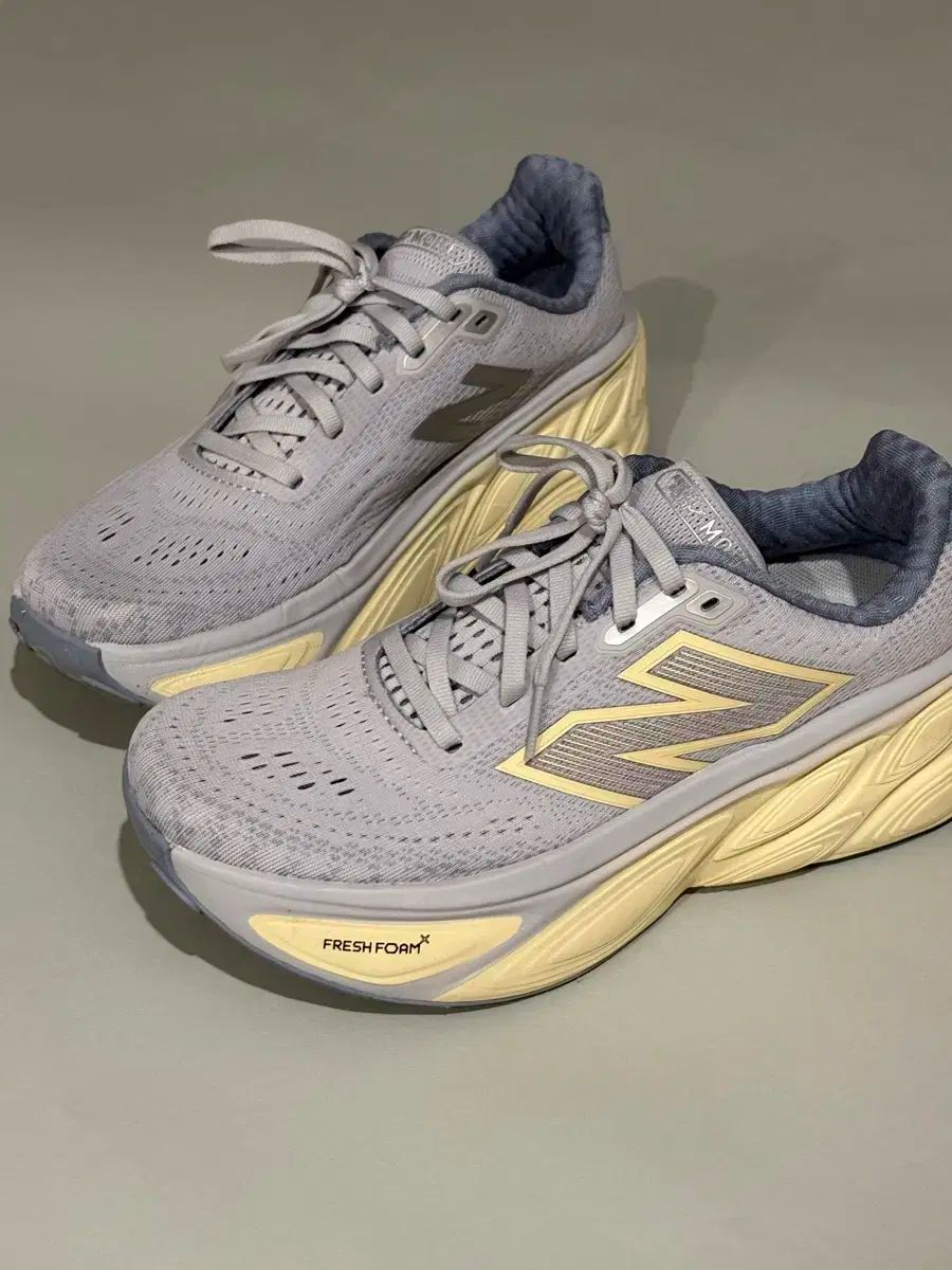 New Balance ニューバランス V5 レディース 240mm