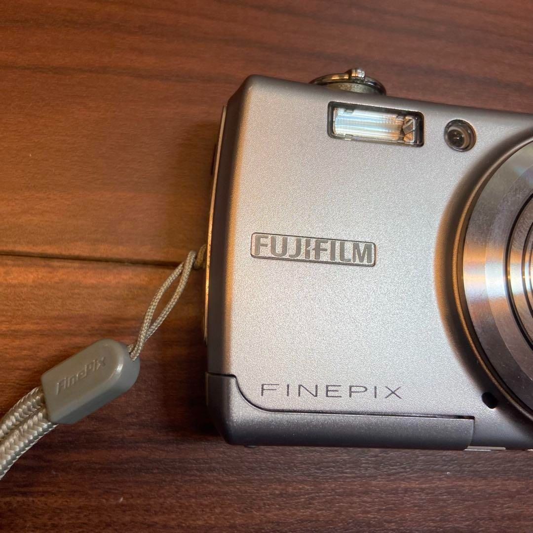 FUJIFILM FinePix F100fd デジカメ ほぼ新品 4640 - メルカリ