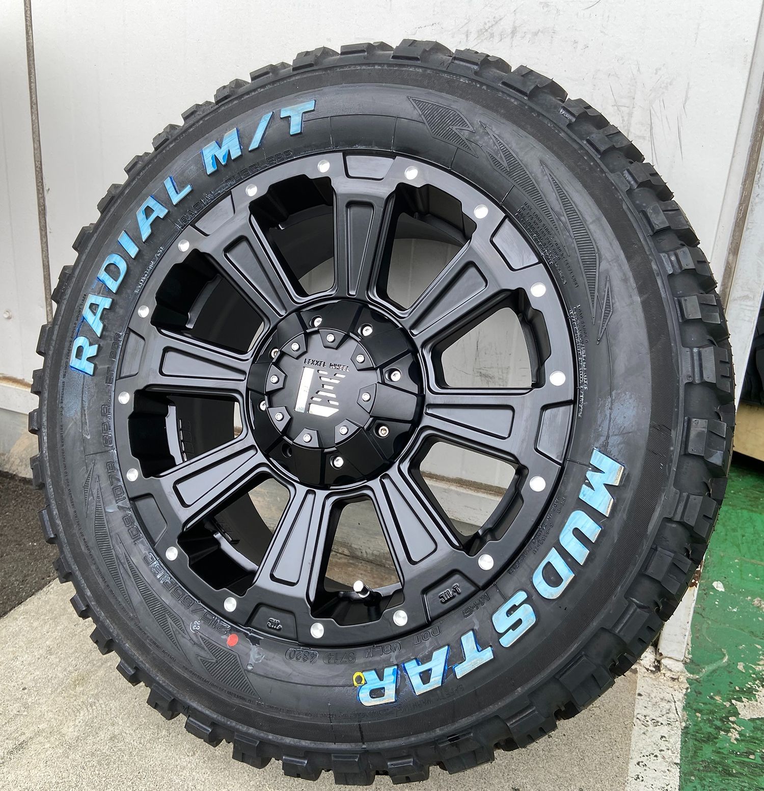 デリカD5 エクストレイル クロスロード ジューク CX5 タイヤホイールセット 16インチ DeathRock デスロック Mudstar  Radial M/T 215/70R16 215/65R16 - メルカリ