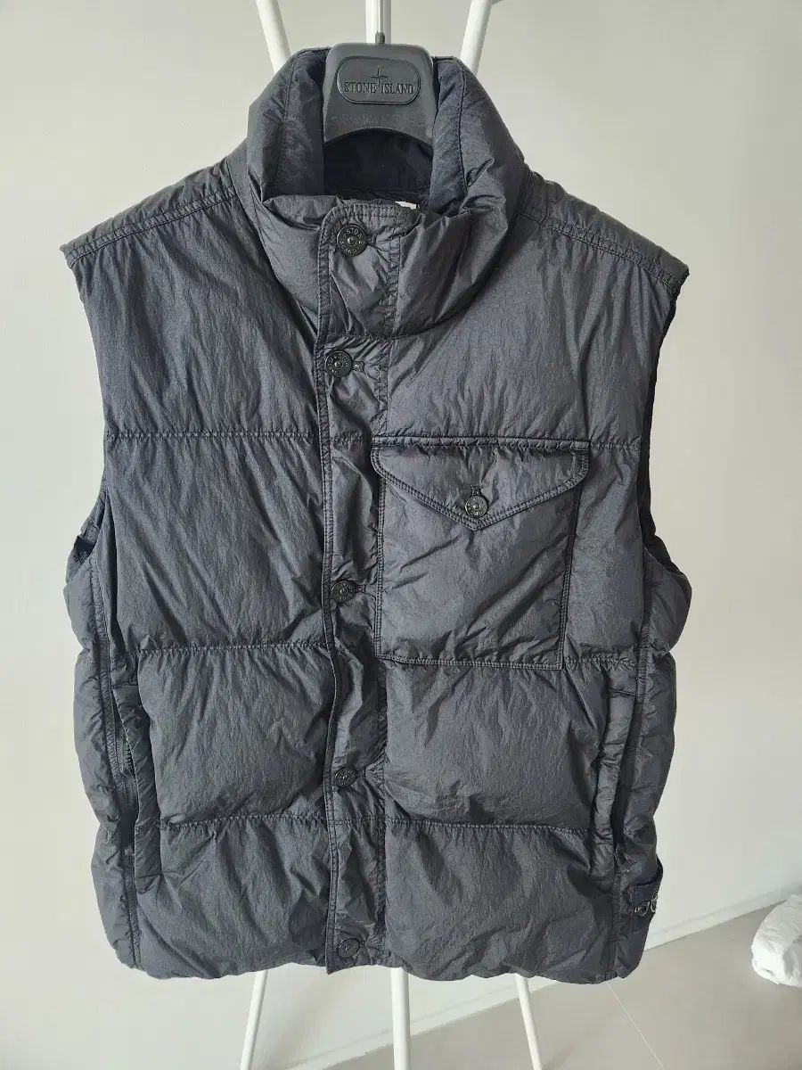あ*の様 ストーンアイランド　stone  ダウンベスト　ダウン STONE ISLAND ストーンアイランド ダウンベスト G0419 NYLON