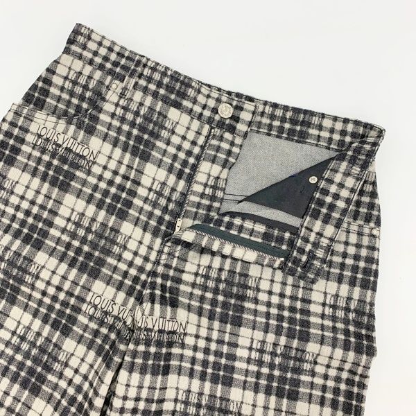 ルイヴィトン　LOUIS VUITTON　チェック柄　ショートパンツ LOUIS VUITTON ルイヴィトン ロゴ総柄 チェック ハーフパンツ