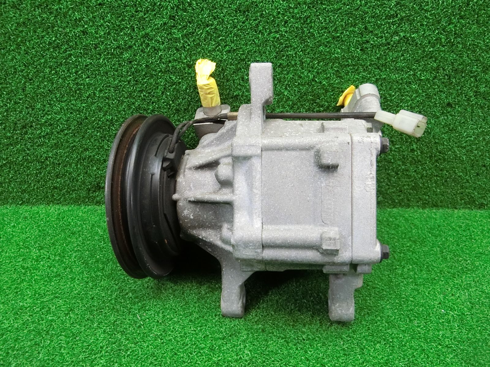 AC コンプレッサー