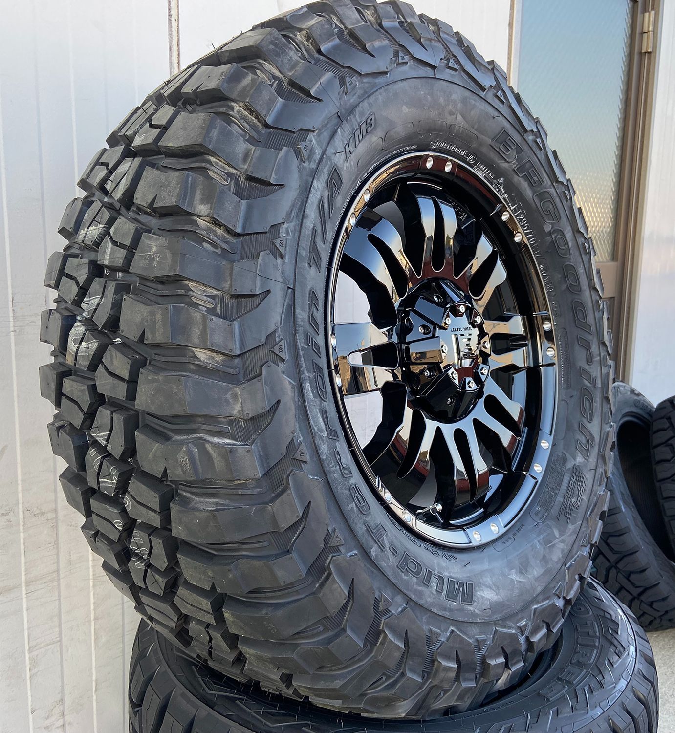 120プラド 150プラド H3 タホ アバランチ エスカレード BF MUDTERRAIN KM3 265/70R17 285/70R17  マッドタイヤ オフロード仕様お勧め♪ - メルカリ