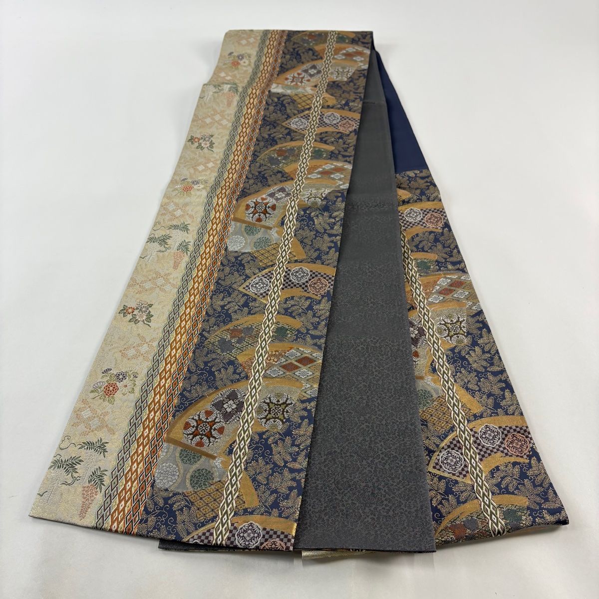 A5 夏物 扇に刺繍の萩の葉模様 淡い薄紫色 金糸 絽 紗 正絹 六通 袋帯 楽天市場】萩（帯｜和服）：レディースファッションの通販