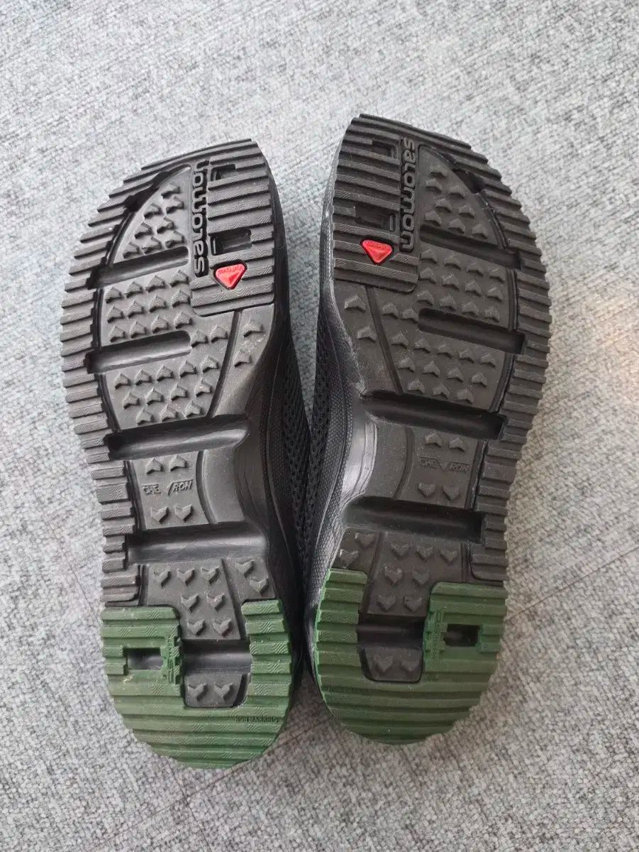 SALOMON サロモン